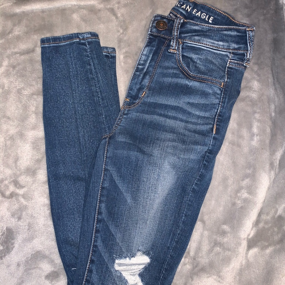 American Eagle Distressed Hi-Rise Jegging